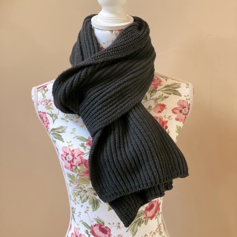 Black knit scarf
